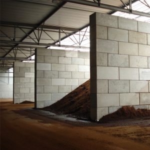 Image de murs de séparation en blocs modulables pour stocker des matériaux en vrac 
